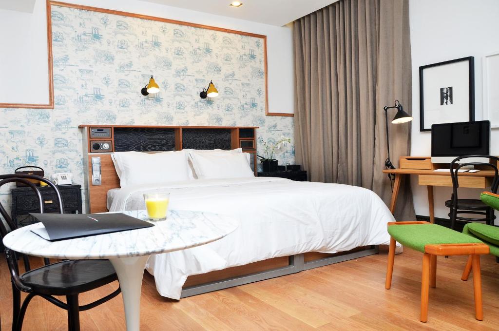 Browns Boutique Hotel - 4