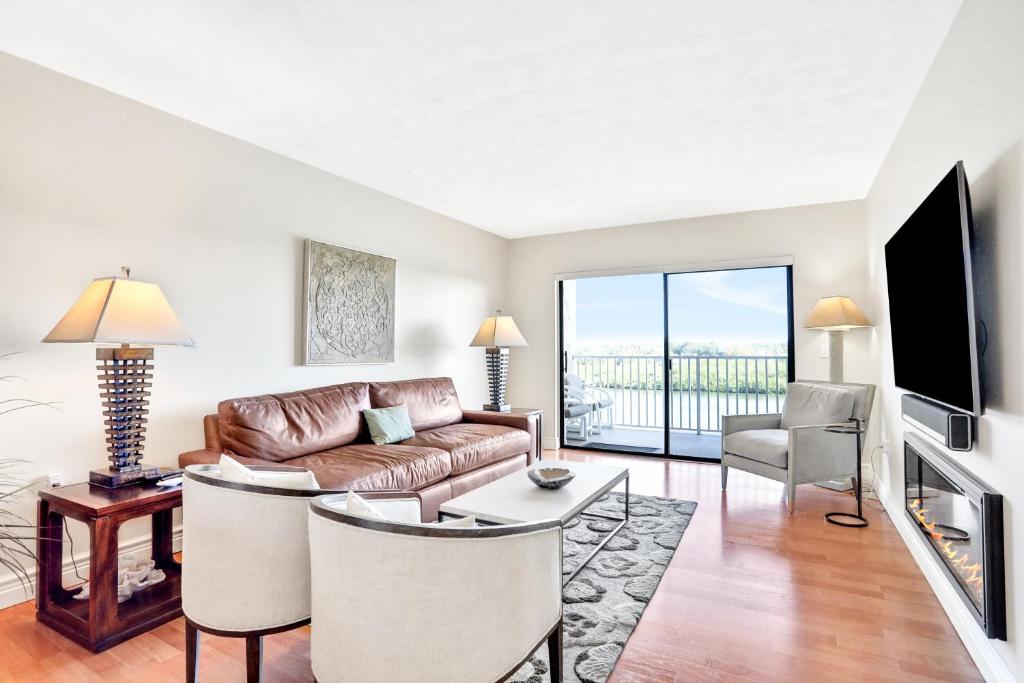 a living room with a couch and a tv at Gulf Escape in Clearwater Beach