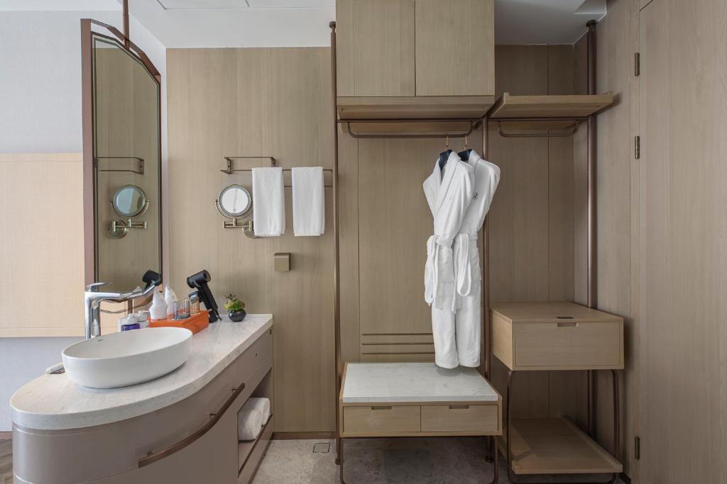 Voco Chongqing Chaotianmen - Sala De Rey Premium Con Vista Al Río