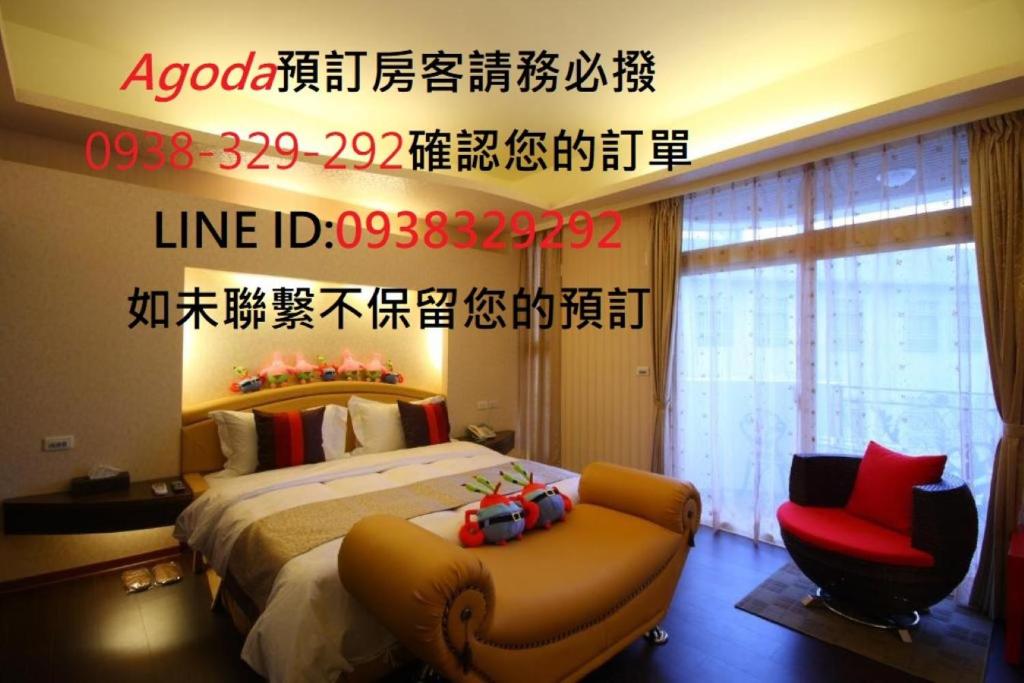 a hotel room with a bed and a chair at See Railway B&B in Hualien City