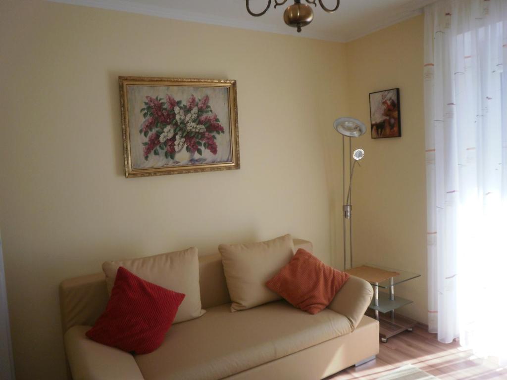 A seating area at Haus Thon