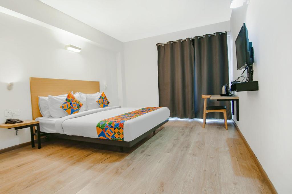 Postel nebo postele na pokoji v ubytování FabHotel Infinity Stays