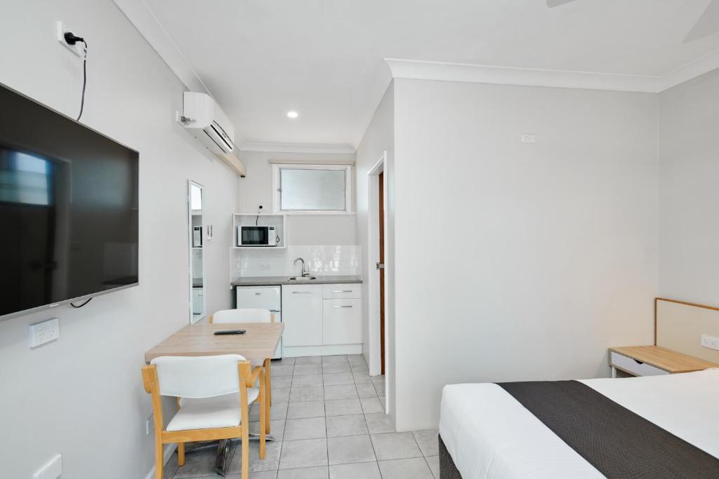 Wingham Motel - Deluxe Queen Room