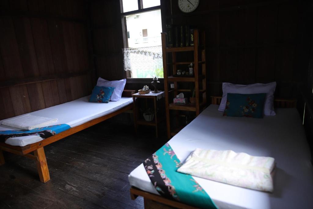 Postel nebo postele na pokoji v ubytování Baan Chi Homestay