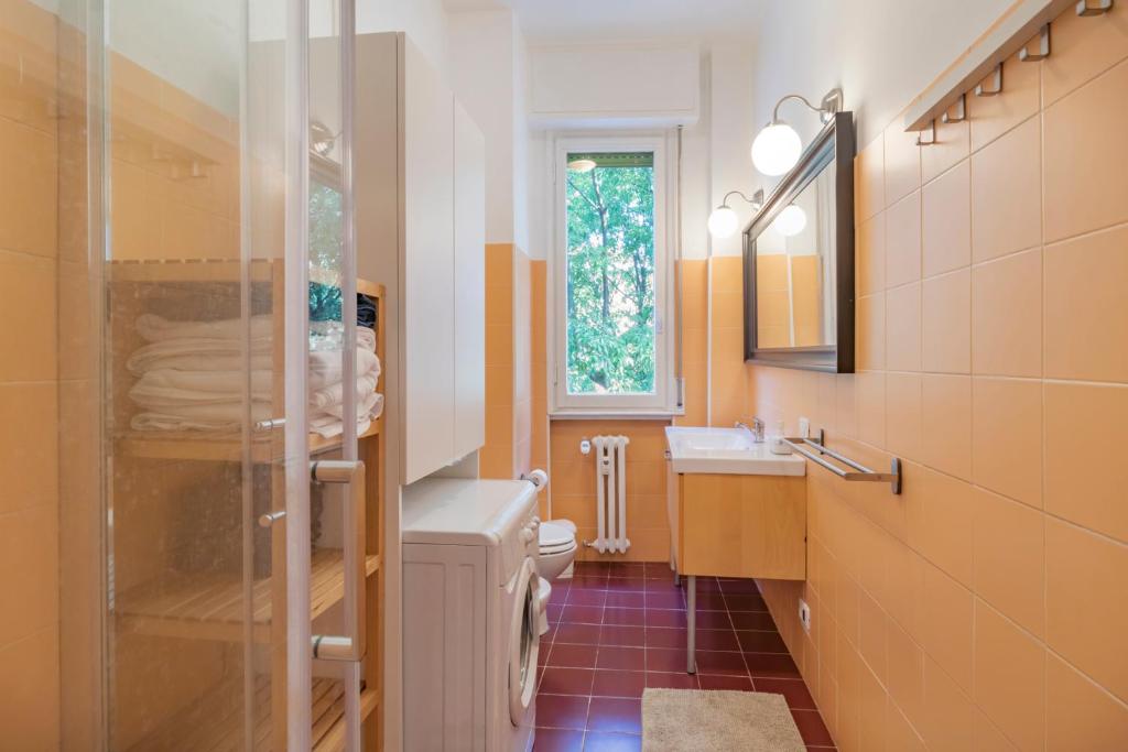 A bathroom at [Portello Apartment] - Accursio 4