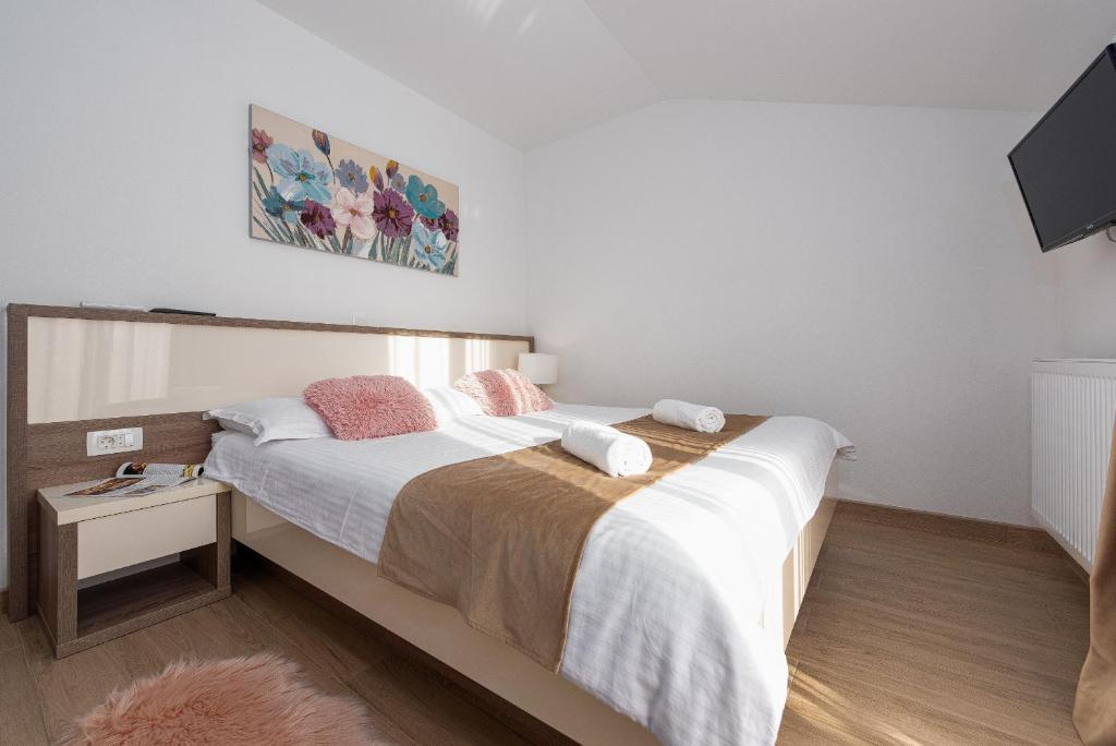 Posteľ alebo postele v izbe v ubytovaní Villa Kamen ZadarVillas
