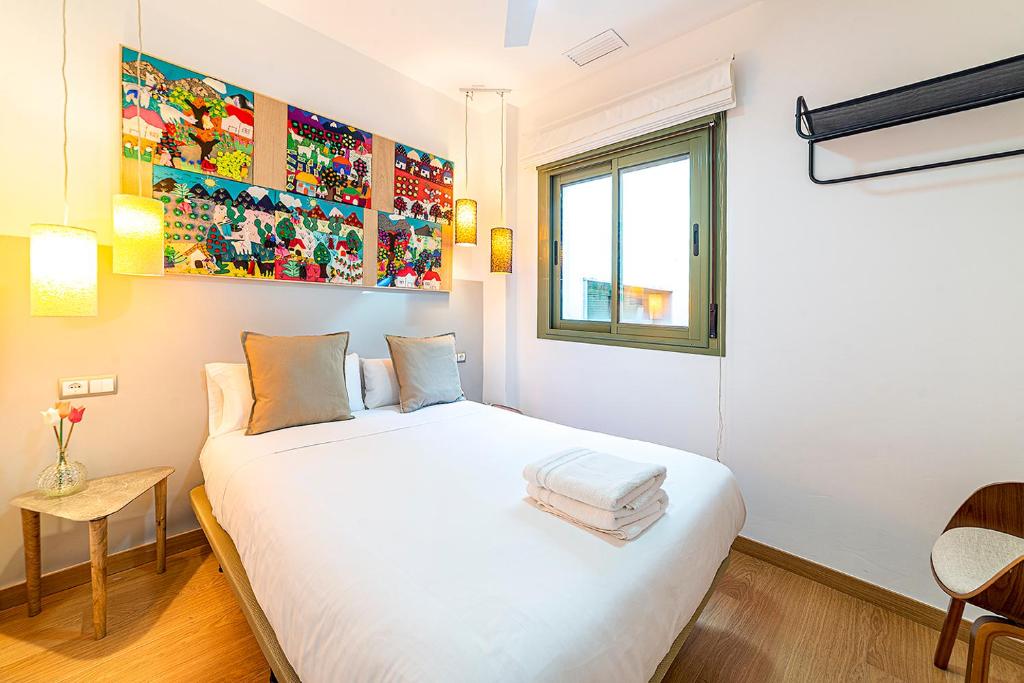 A bed or beds in a room at Alohamundi Sierpes