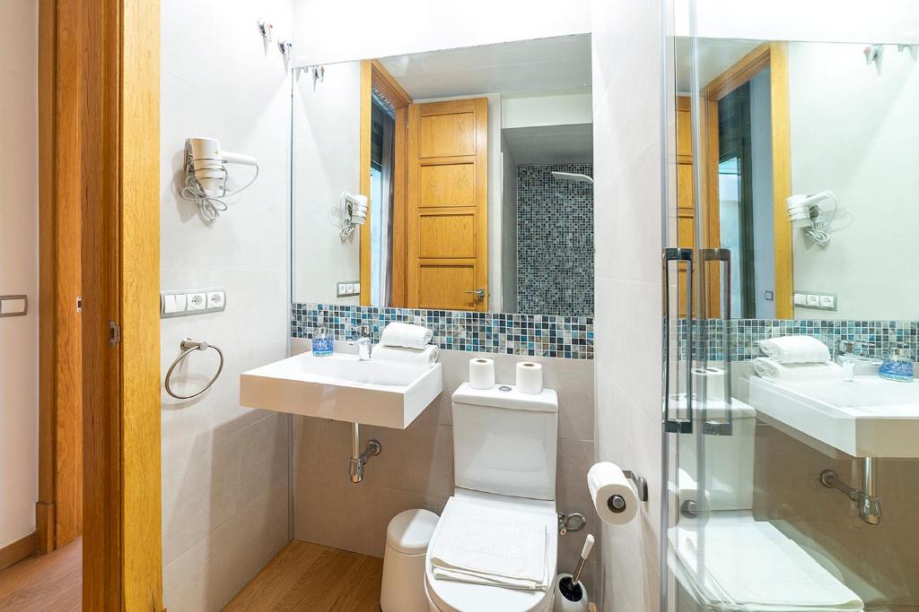 A bathroom at Alohamundi Sierpes