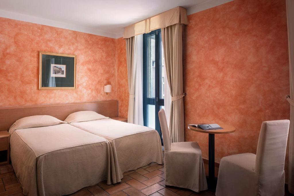 Postel nebo postele na pokoji v ubytování Hotel Roma Prague