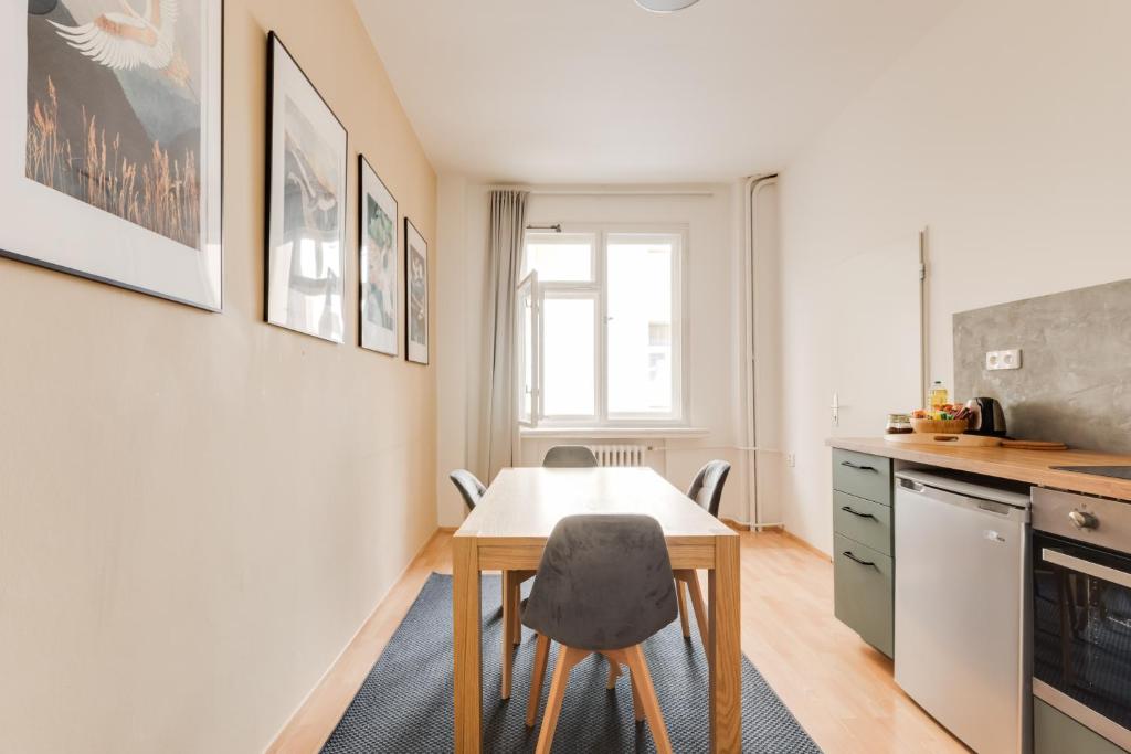 Kuchnia lub aneks kuchenny w obiekcie Riben House Prague