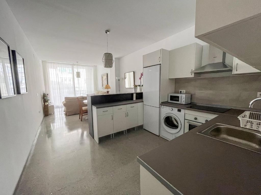 Kuchyňa alebo kuchynka v ubytovaní Amplio apartamento en Av. Carlos Haya