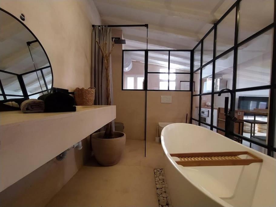 Charming loft in the heart of El Carmen Valencia, Valencia ...