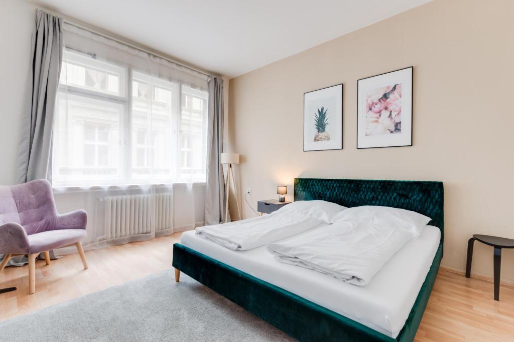 Łóżko lub łóżka w pokoju w obiekcie Riben House Prague