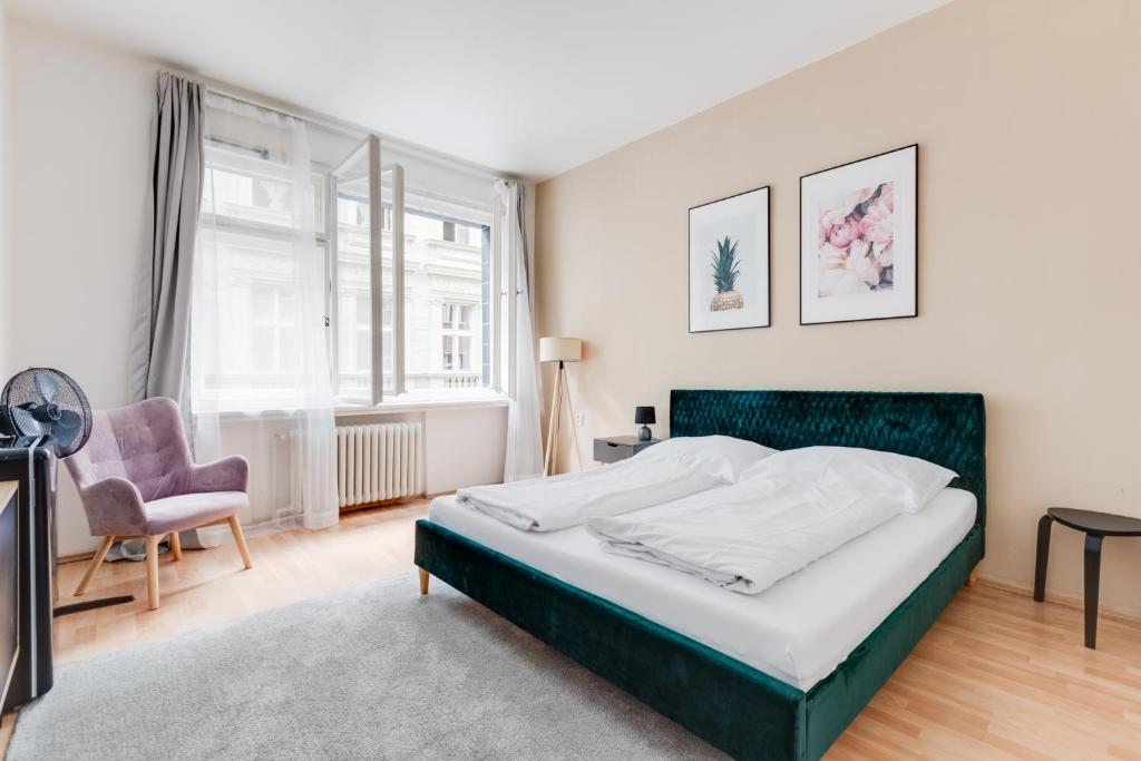 Łóżko lub łóżka w pokoju w obiekcie Riben House Prague