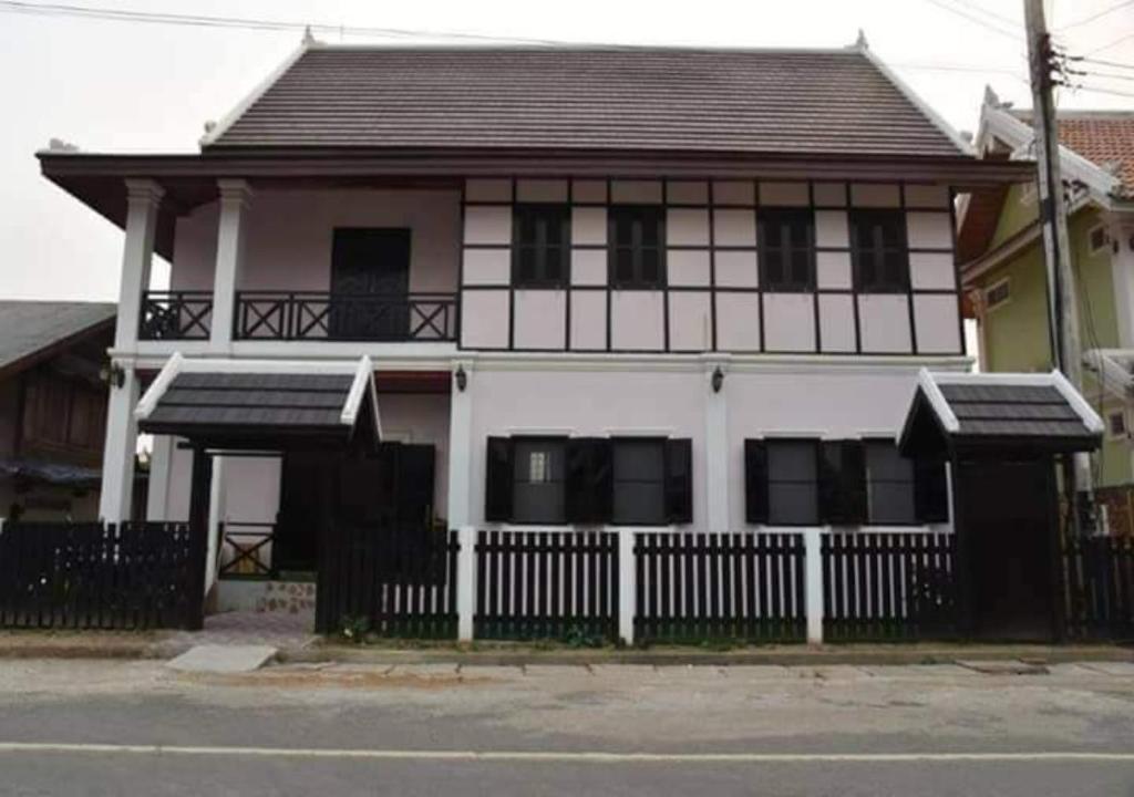 Ban Lao House