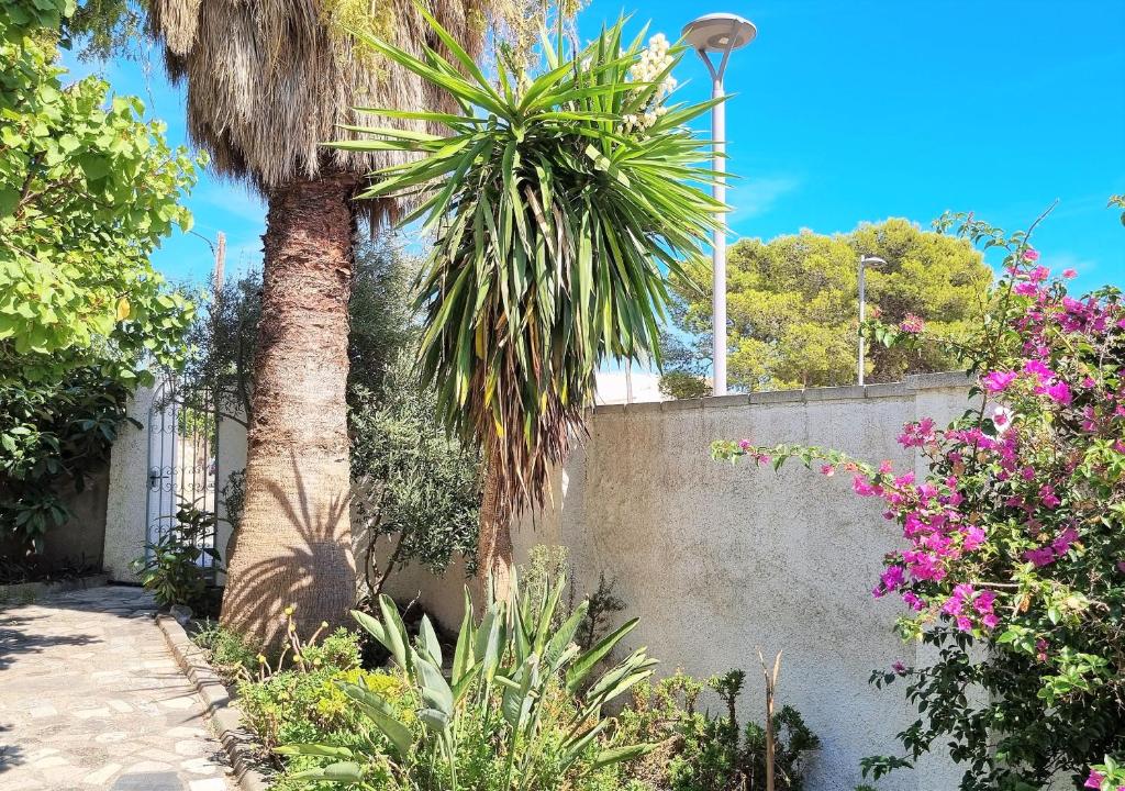 Vonkajšia záhrada v ubytovaní Villa Aquamarina 600 m vom Meer, Casa in Miami Platja, Ferienhaus mit Garten, WLAN, Garage, Terrasse, Grill