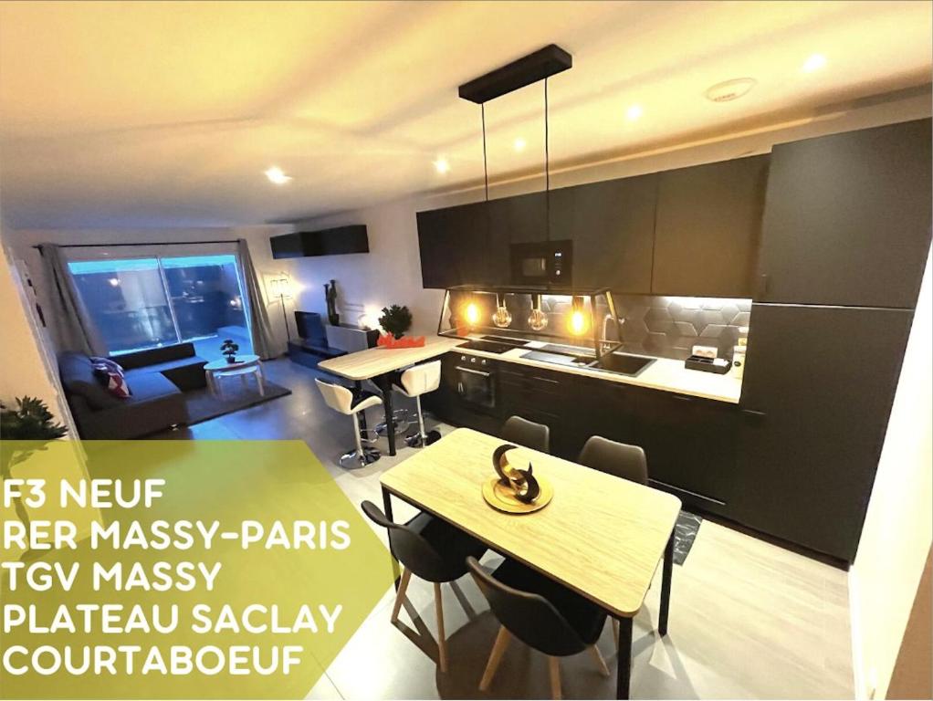 a kitchen with a table and a kitchenasserasyasyasyasyasyasyasy at GOLD COCOON T3 74m2 proche centre ville in Villejust