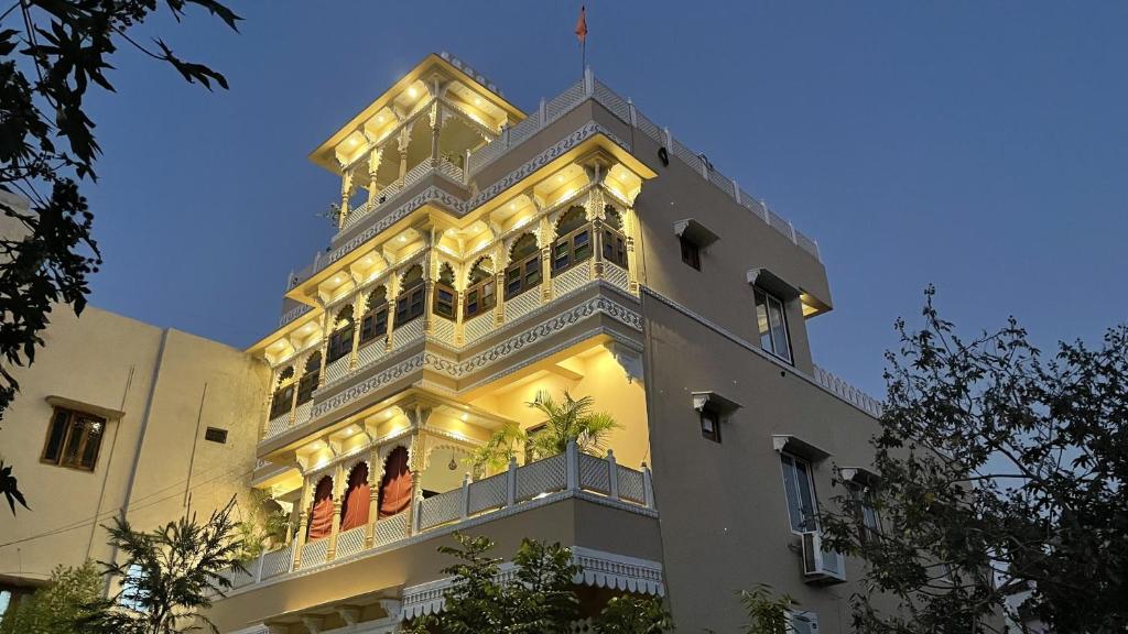un grande edificio con luci sopra di PETAL OF MEWAR - A Luxury Boutique Hotel a Udaipur