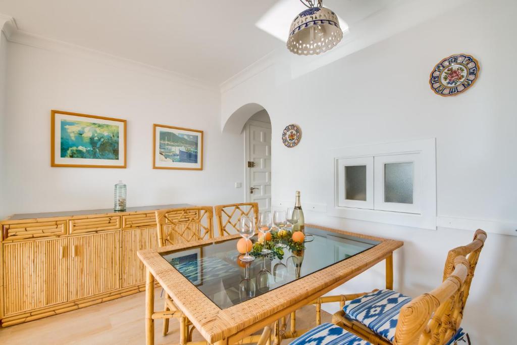 Televízia a/alebo spoločenská miestnosť v ubytovaní Ideal Property Mallorca - Carabela 44