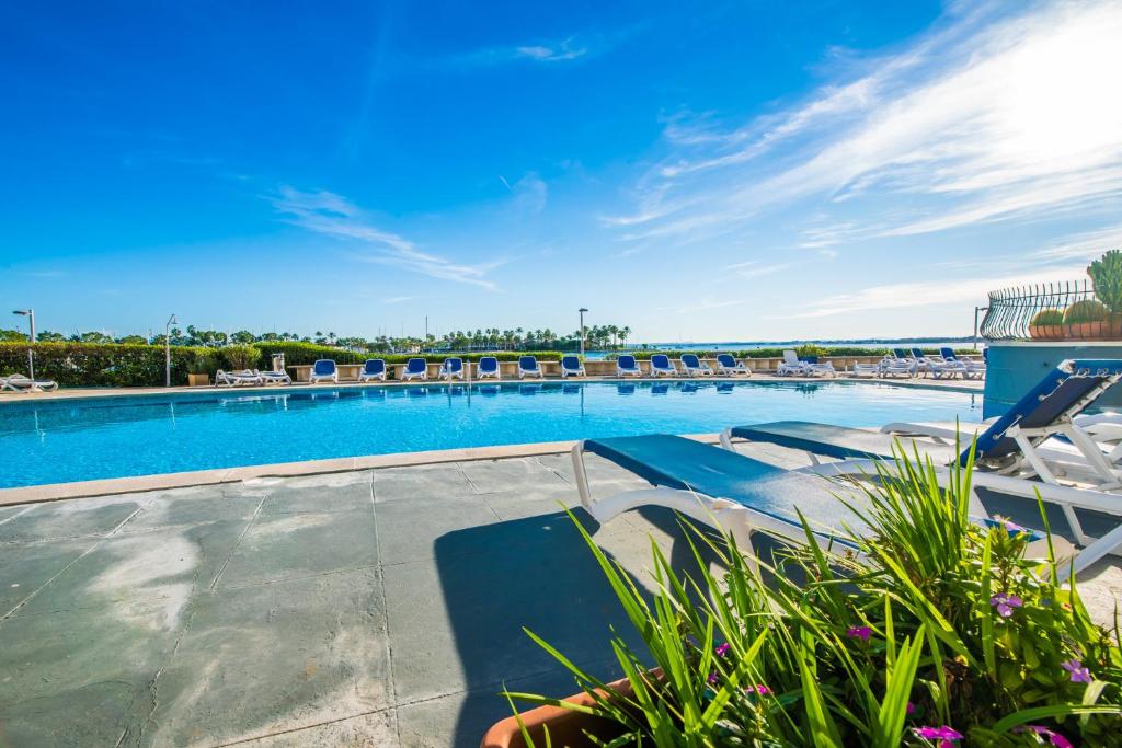Bazén v ubytovaní Ideal Property Mallorca - Carabela 44 alebo v jeho blízkosti