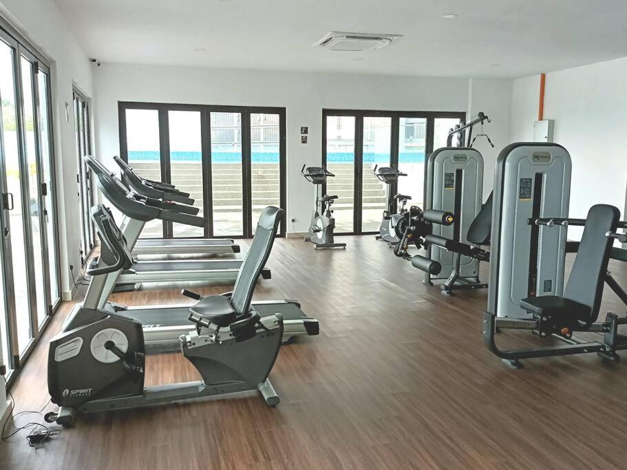 Fitness centrum a/nebo fitness zařízení v ubytování D'Pristine 2BR walking to Legoland Netflix by STAY