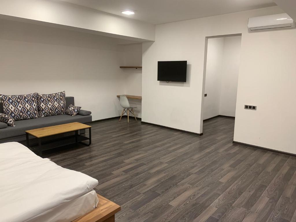TV a/nebo společenská místnost v ubytování One Day Hotel