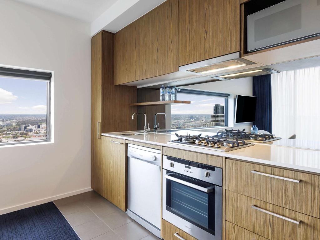 Kuchyň nebo kuchyňský kout v ubytování Avani Melbourne Jazz Corner Residences