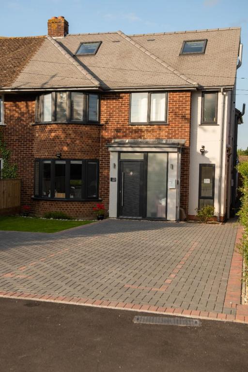 Panorama House, Modern 3Bedroom Apartment, Oxford, Kidlington, UK