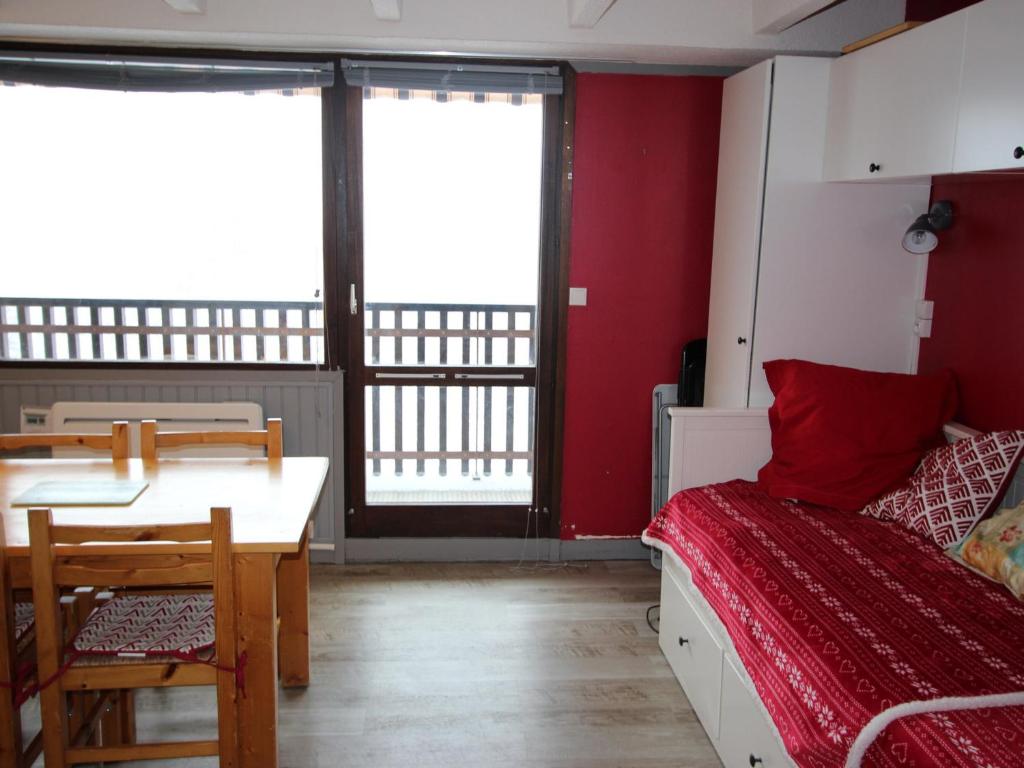 Uma cama ou camas num quarto em Studio Chamrousse, 1 pièce, 4 personnes - FR-1-340-198