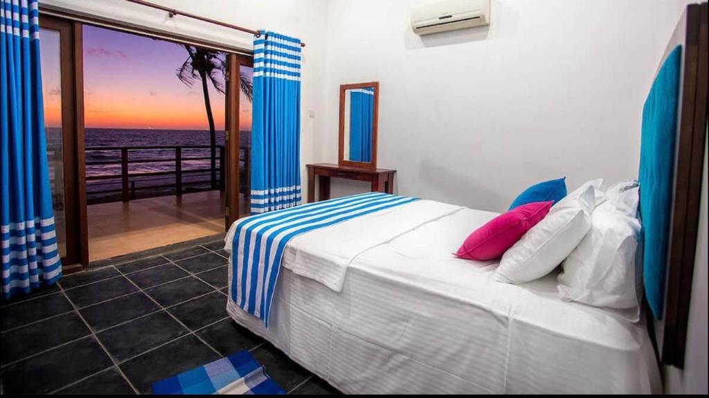 Reef Bungalow Hotel - Suite With Balcony