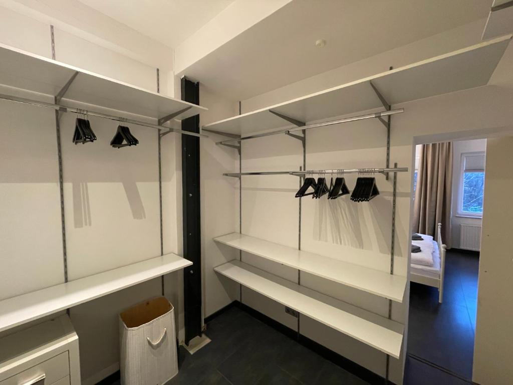 Postel nebo postele na pokoji v ubytování TruRetreats Design Loft für 8 Personen I Riesige Küche I eCharger I 65z SmartTV I 150qm