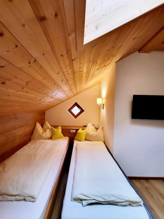 Postel nebo postele na pokoji v ubytování Krebslechnerhof