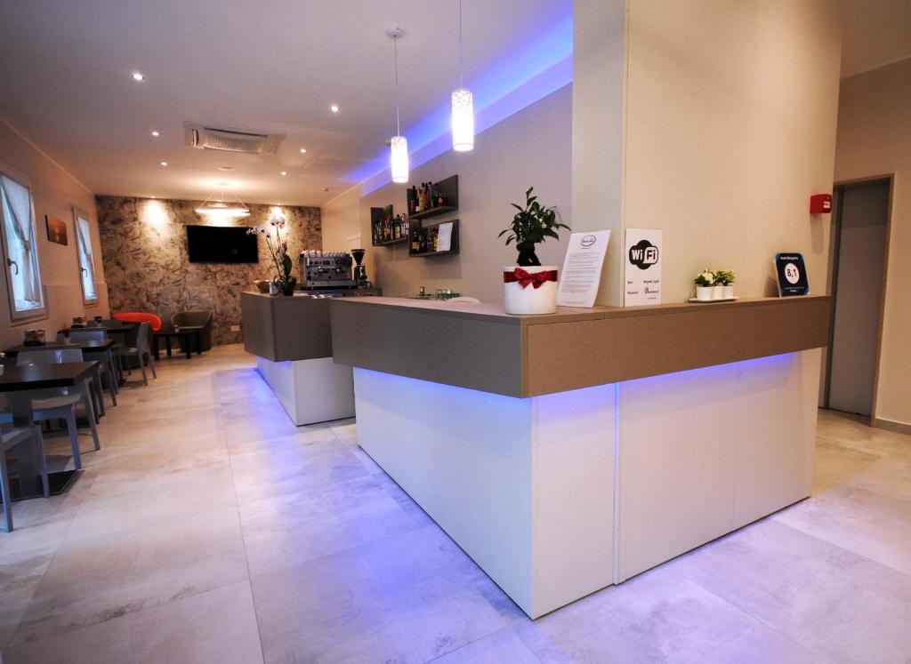 TV a/nebo společenská místnost v ubytování Hotel Bergamo