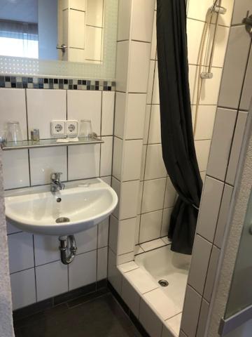 Koupelna v ubytování Hotel Saarland Lebach
