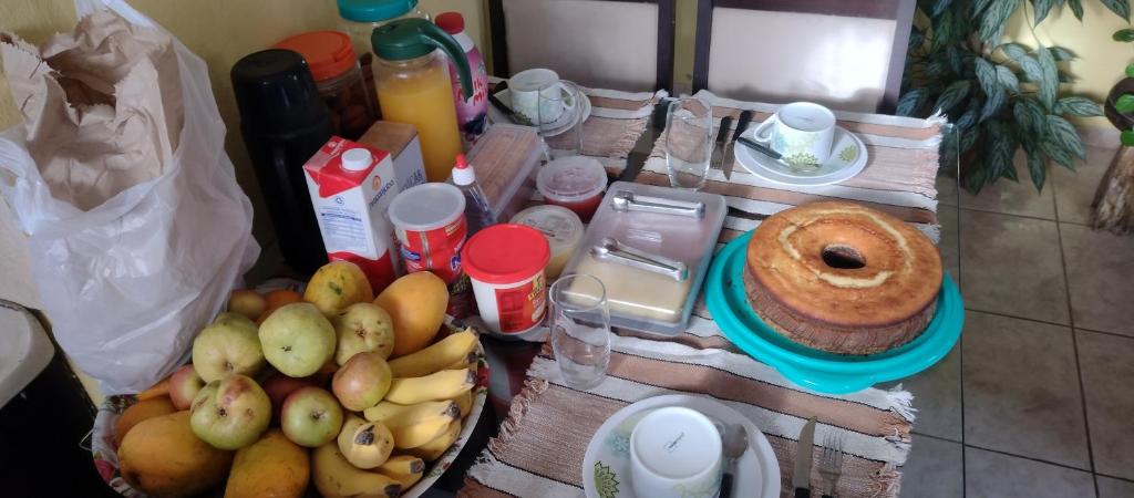Options de petit-déjeuner proposées aux clients de l'établissement Casa Amarela Paraty