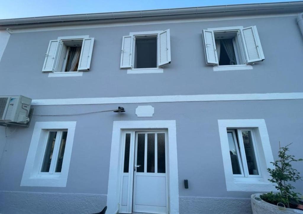Budova, v ktorej sa vila nachádza