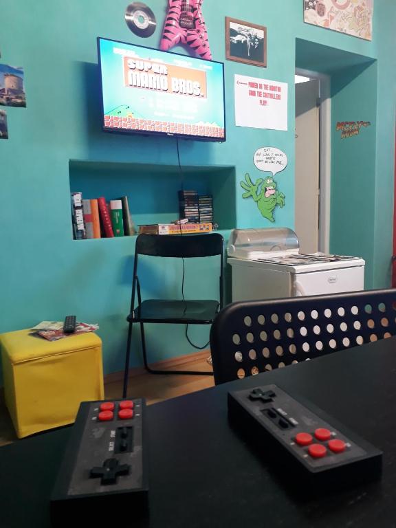 TV in/ali zabaviščno središče v nastanitvi Ruta 80 Hostel