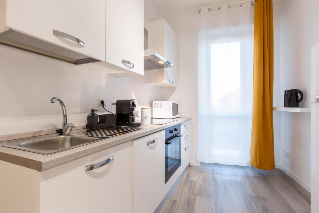 Kuchyňa alebo kuchynka v ubytovaní Milano City Apartments - Stylish House Free WiFi-Parking-Airport