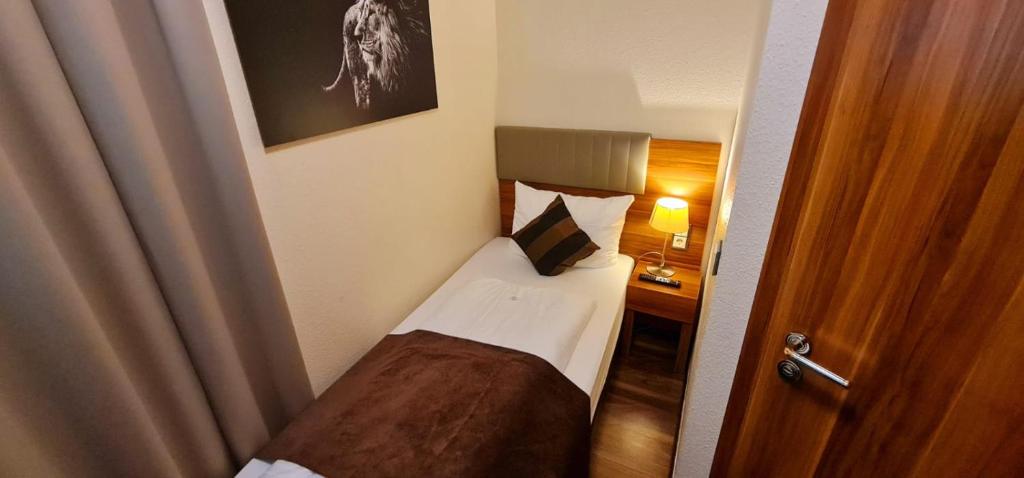 
Single Room with Private Bathroom
