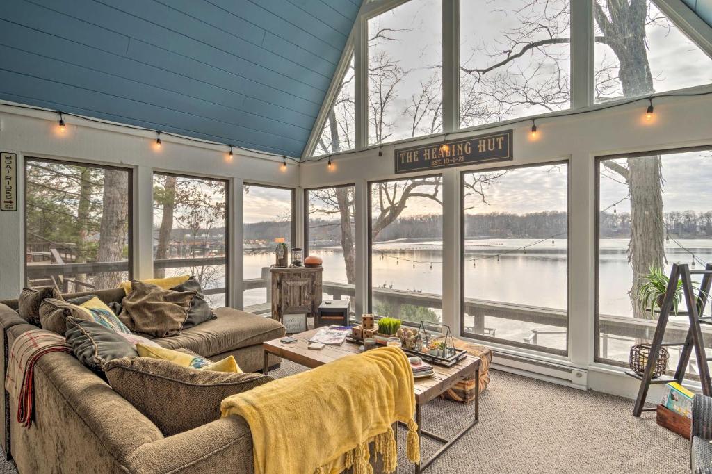 Cozy Monticello Home with Lake Views and Private Dock!, Monticello