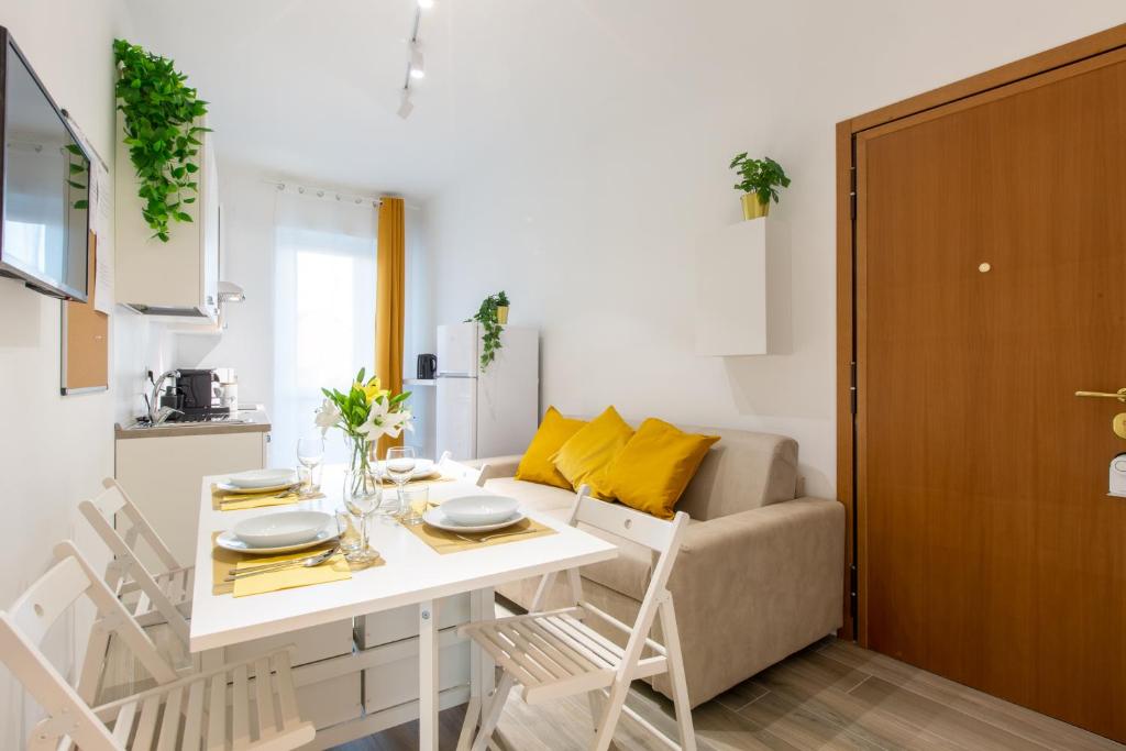 Televízia a/alebo spoločenská miestnosť v ubytovaní Milano City Apartments - Stylish House Free WiFi-Parking-Airport