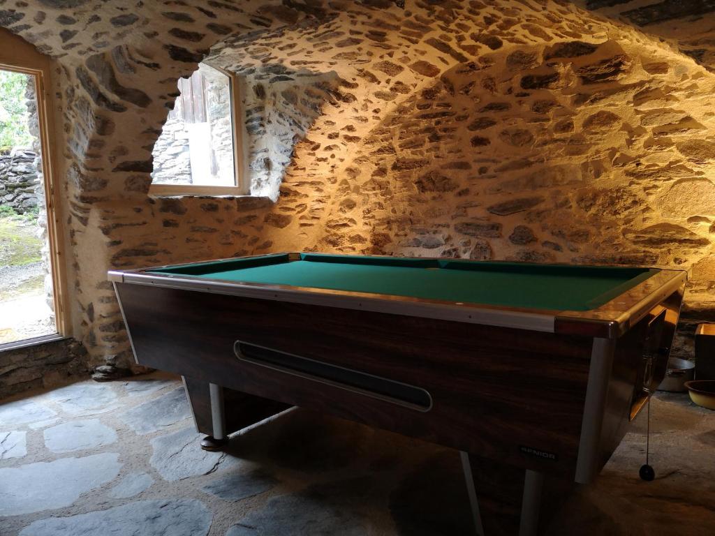 Biliardový stôl v ubytovaní Les gîtes du Mistouflon