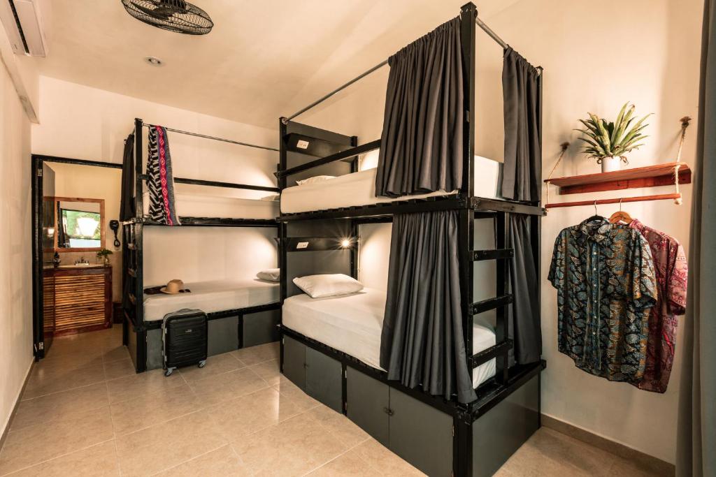 Postel nebo postele na pokoji v ubytování Che Holbox Hostel & Bar Adults Only