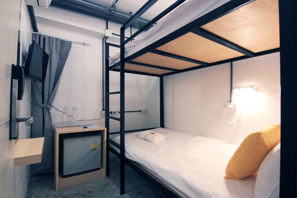 Postel nebo postele na pokoji v ubytování To Zleep Hotel Khaolak