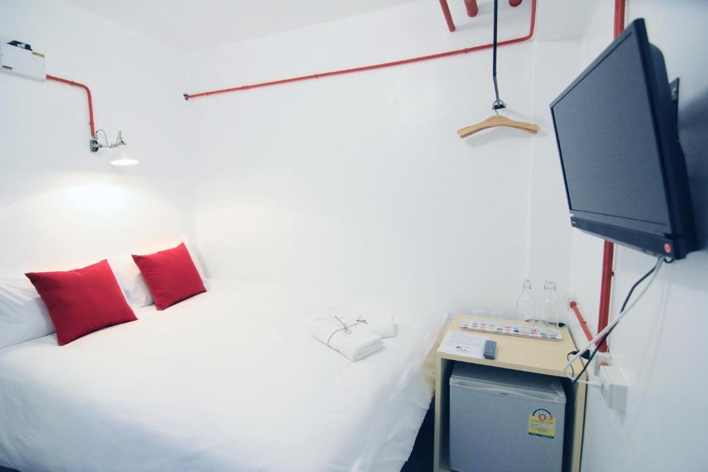 Postel nebo postele na pokoji v ubytování To Zleep Hotel Khaolak