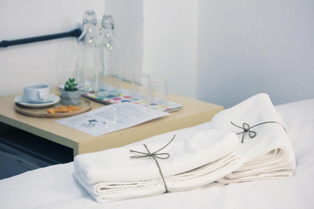 Postel nebo postele na pokoji v ubytování To Zleep Hotel Khaolak