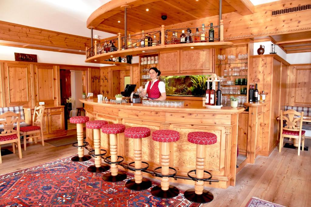 Lounge nebo bar v ubytování Hotel Crystal - KitzHorn Suites