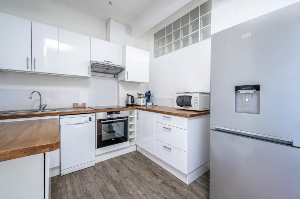 Kuchyňa alebo kuchynka v ubytovaní C082-Croisette - 2 Chambres - Vue Epoustouflante