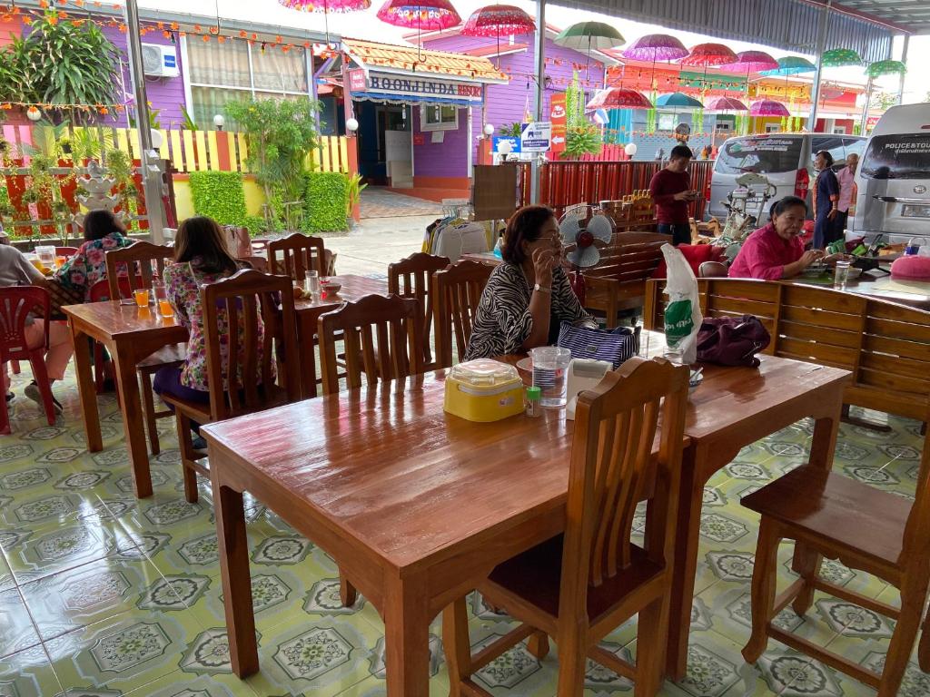 บุญจินดา รีสอร์ท - Gemengde Slaapzaal Met 6 Bedden