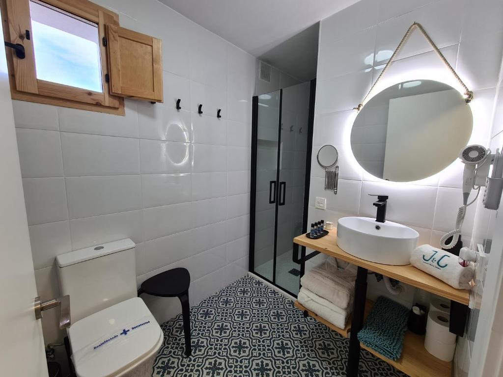 Kúpeľňa v ubytovaní El Edén Casas Rurales con Piscina y Jacuzzi
